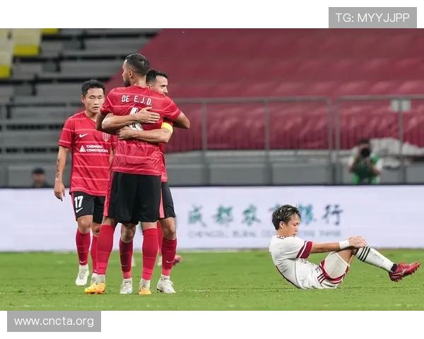 28岁蓉城中卫亚冠连续失误累送四球险境中